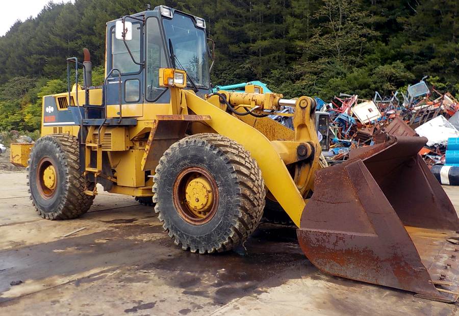 大型のタイヤショベルを解体して1コンテナにバンニングする 事例写真 1